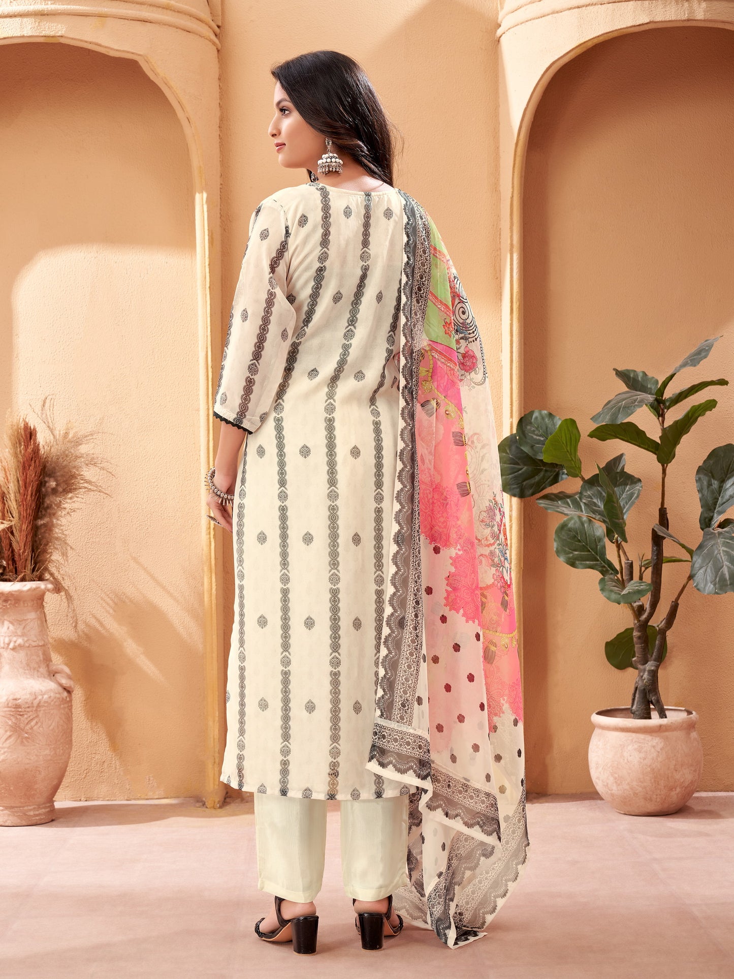 Beautifull Suit With Heavy Work On Kurta And Floral Dupatta