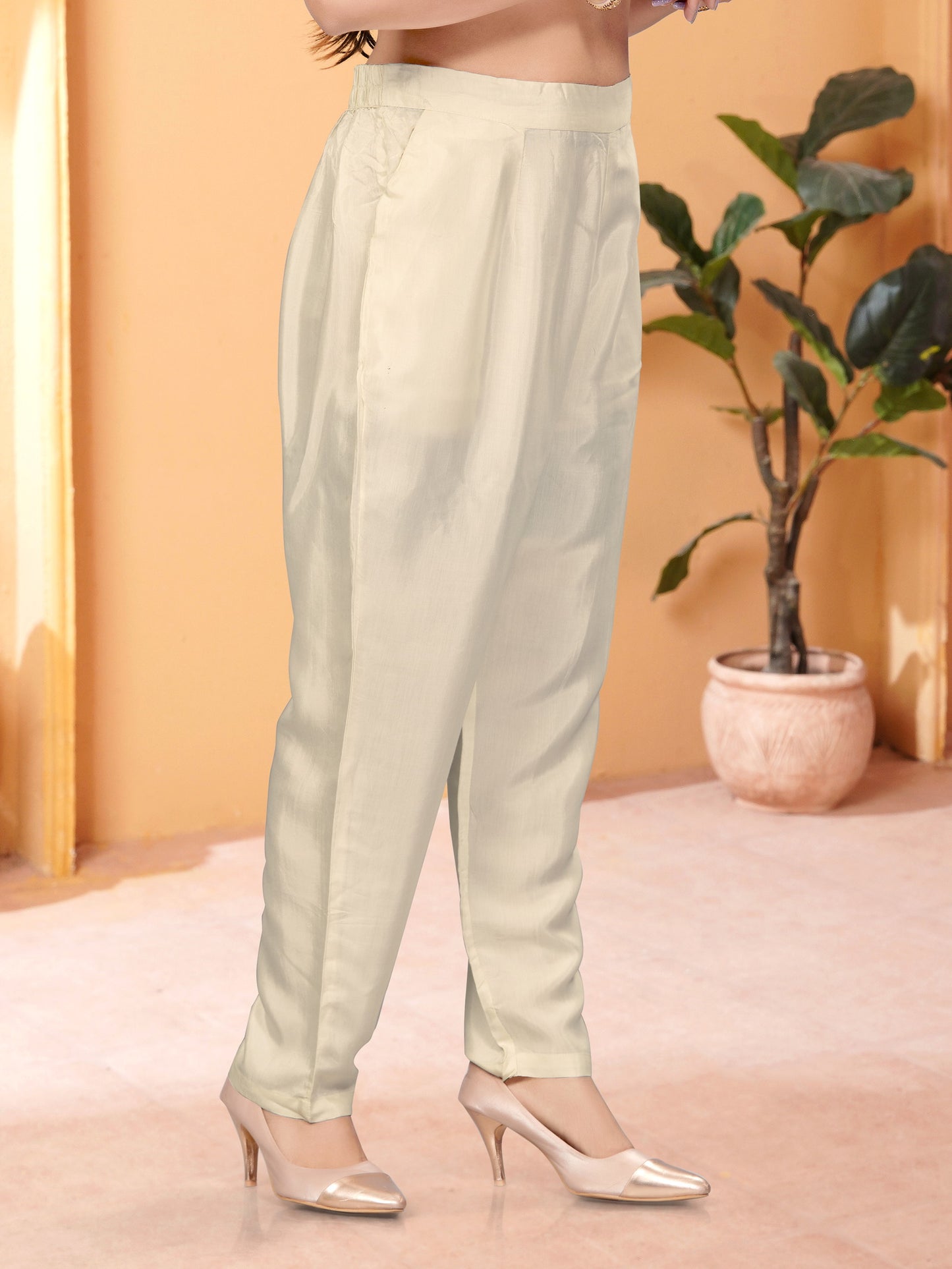 Beautifull Suit With Heavy Work On Kurta And Floral Dupatta