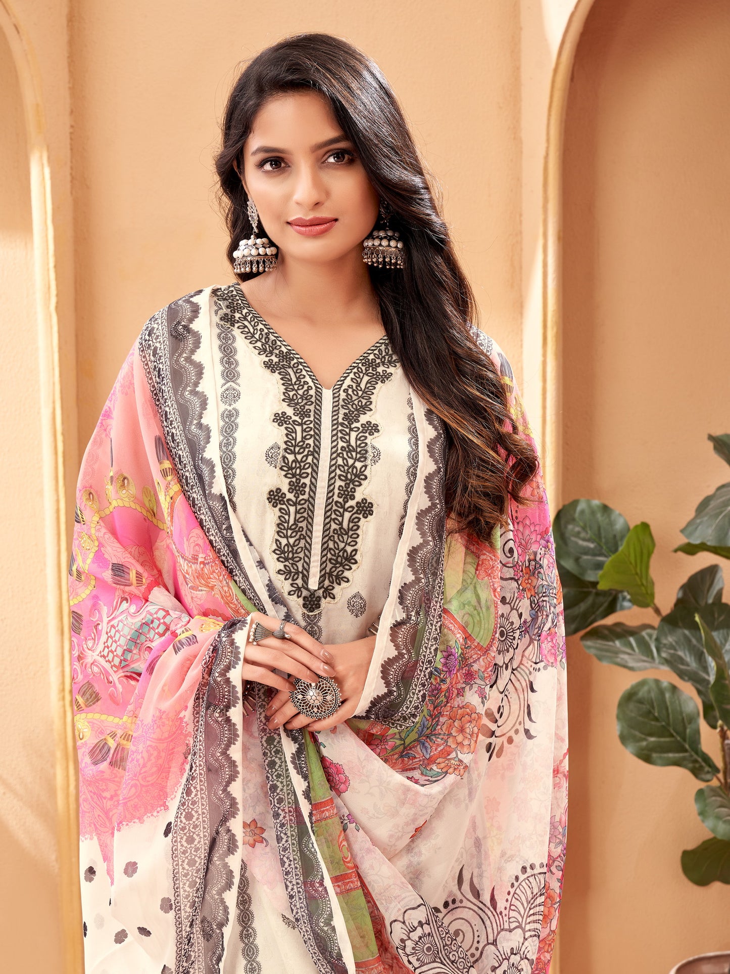 Beautifull Suit With Heavy Work On Kurta And Floral Dupatta