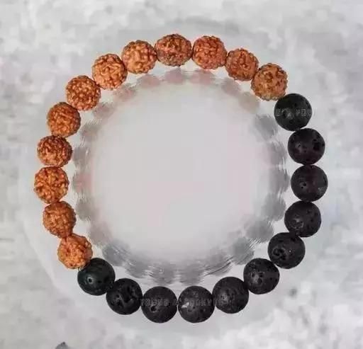 Authentic 5 Mukhi Rudraksha With Black Agate Beaded Bracelet�